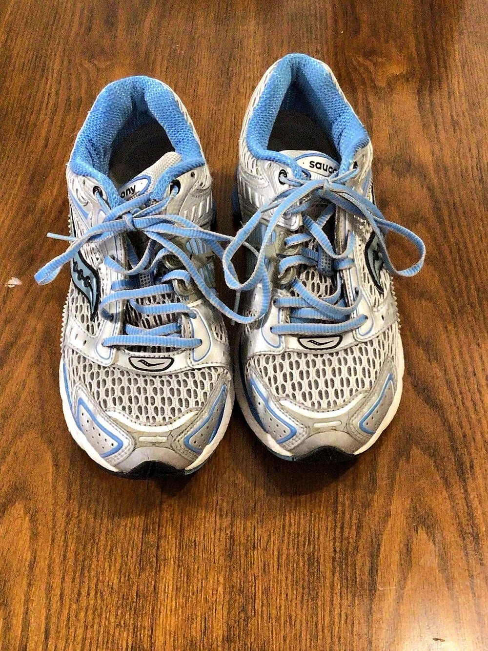 Saucony Triumph 5 women’s athletic shoes